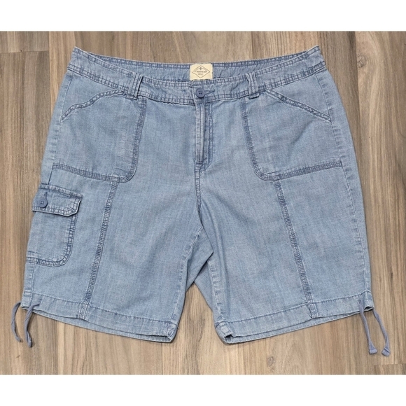 St. John's Bay Women's Mid-Rise Cargo Shorts - Size 16P, Chic & Versatile! - Picture 4 of 9
